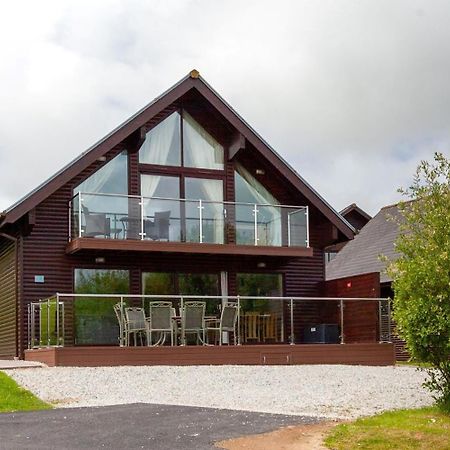 Kingfisher Hot Tub & Log Burner House On Premium Lakeside With Resort Facilities Сент-Колумб-Мейджор Экстерьер фото