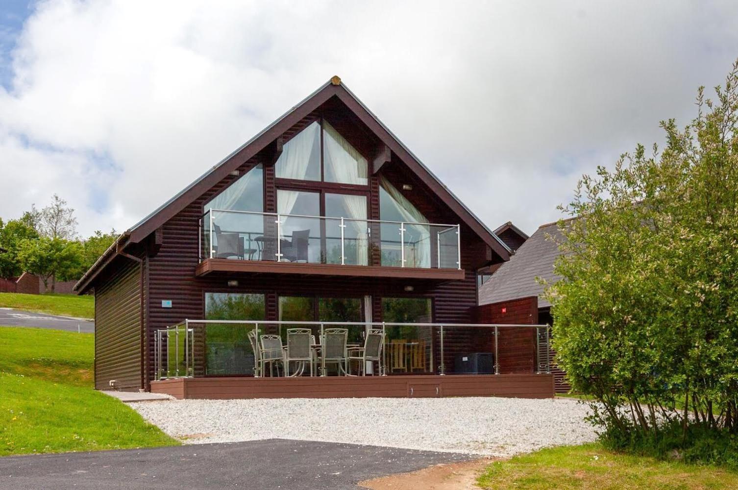 Kingfisher Hot Tub & Log Burner House On Premium Lakeside With Resort Facilities Сент-Колумб-Мейджор Экстерьер фото